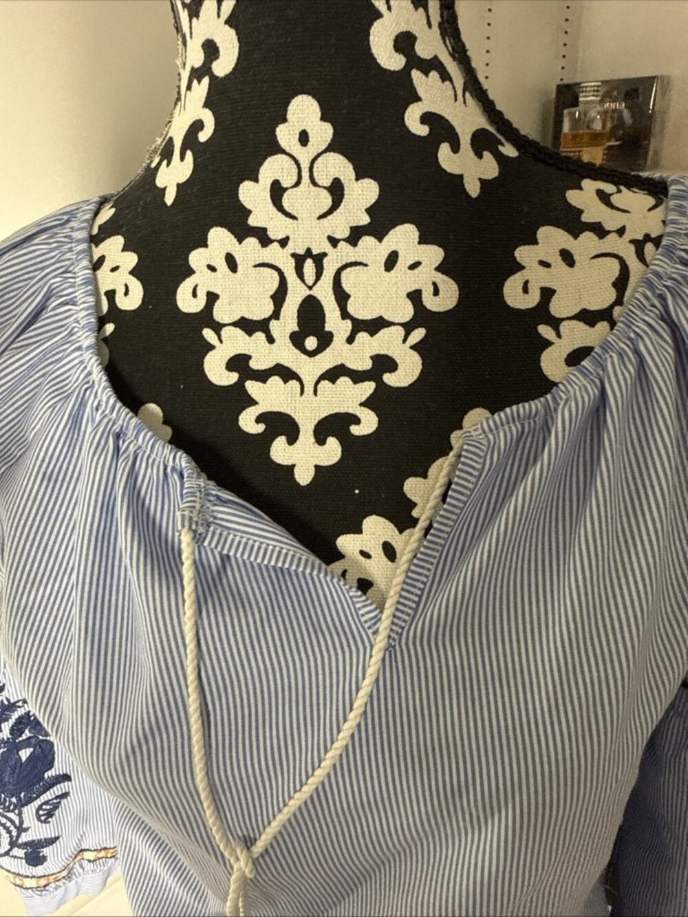 Adam Tasseled Top Striped Light Blue White Cotton Size Large - Picture 5 of 10